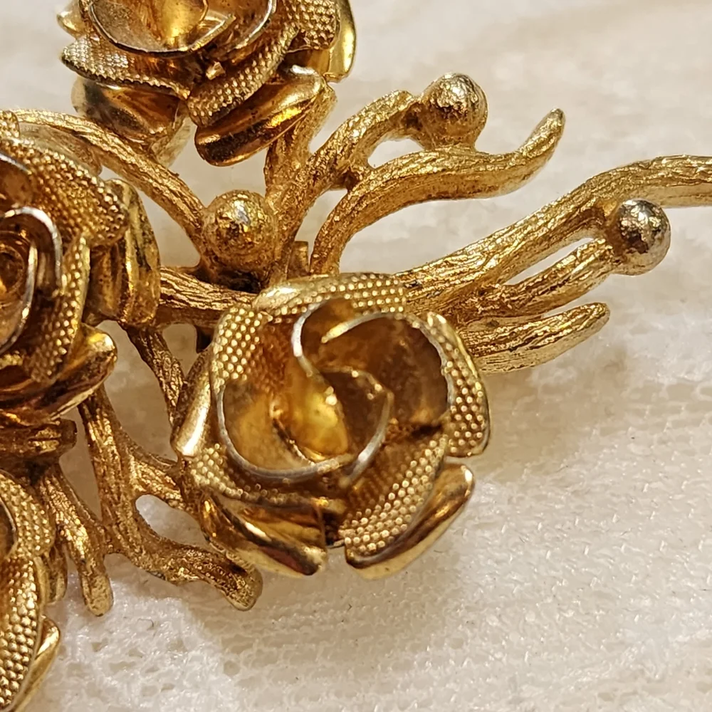 Vintage Coro Brooch Four Roses On A Textured Stem Gold Tone Signed